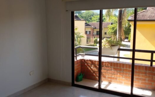 Se vende linda casa en Jardines del Campestre