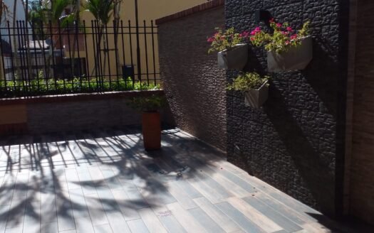Se vende linda casa en Jardines del Campestre