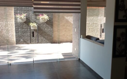 Se vende linda casa en Jardines del Campestre