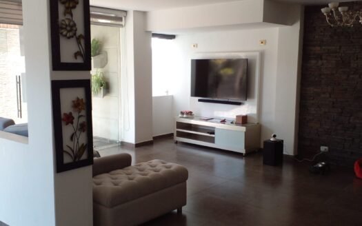 Se vende linda casa en Jardines del Campestre