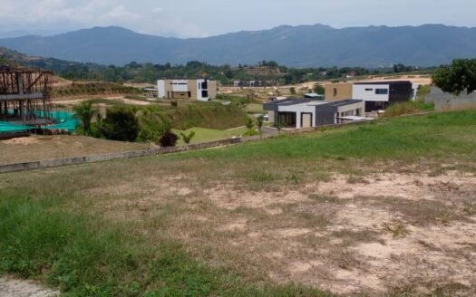 Espectacular lote en condominio Valle de España
