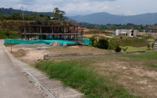 Espectacular lote en condominio Valle de España