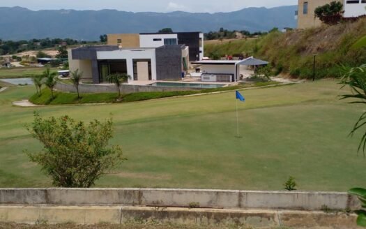 Espectacular lote en condominio Valle de España