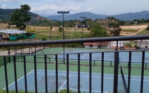 Espectacular lote en condominio Valle de España