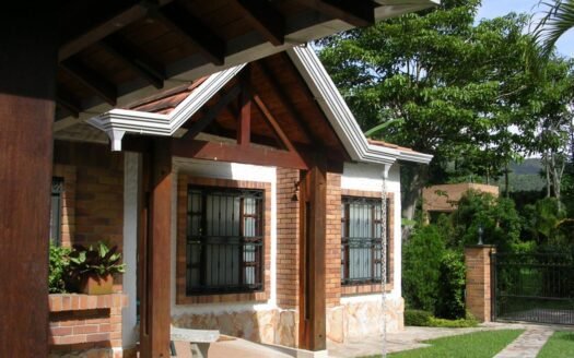 EXCELENTE CASA EN MARAVILLOSO CONJUNTO RESIDENCIAL CAMPESTRE