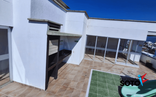 VIVA FRENTE A UN PARQUE EN EL BARRIO ANTONIA SANTOS