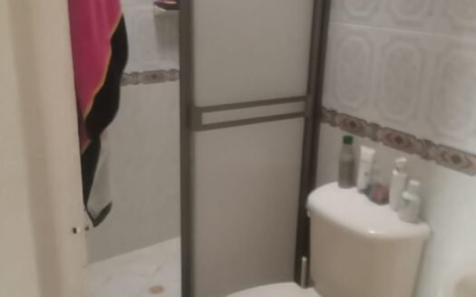 CASA AMPLIA Y MUY BIEN SITUADA EN LA VICTORIA