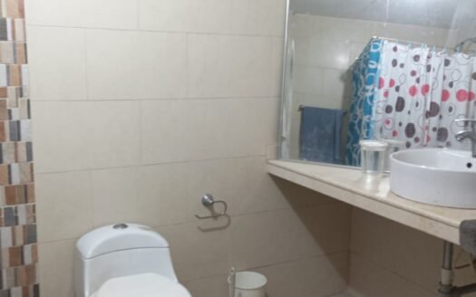CASA AMPLIA MUY BIEN SITUADA EN SAN ALONSO