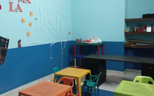 CASA AMPLIA MUY BIEN SITUADA EN SAN ALONSO