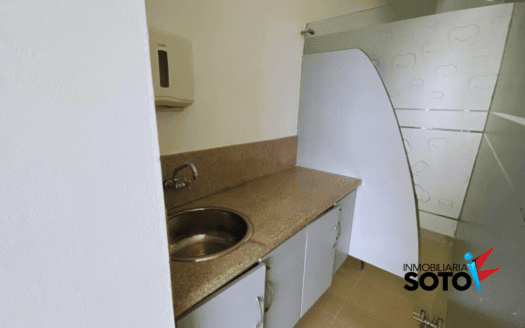 CONSULTORIO EN ARRIENDO UBICADO POR LA PARALELA DEL BOSQUE CAÑAVERAL